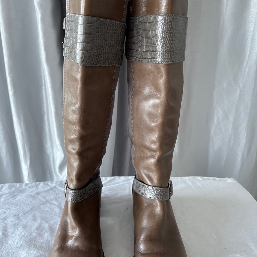 NIKE AIR WOMAN"S LEATHER AND STRETCH FABRIC BOOTS